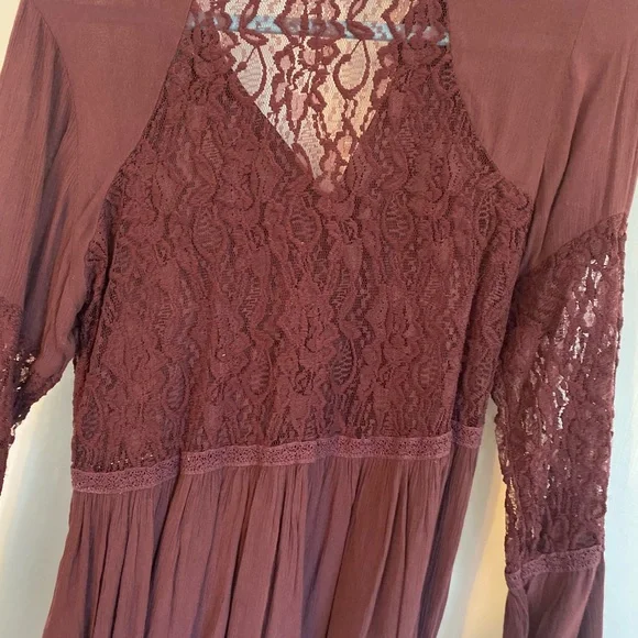 American Eagle Women's Elegant Lace Detail Top in Burgundy - Picture 3 of 4